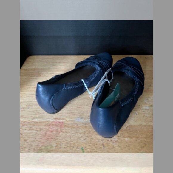 Yuu Navy Slip Ons - Picture 2 of 2